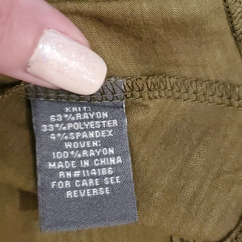 89th & Madison button front top - Picture 6 of 7